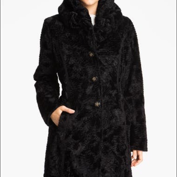 Reversible Storm Coat
LAUNDRY BY SHELLI SEGAL - Picture 3 of 3